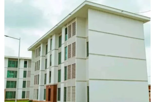 Bénin : un agent immobilier jugé à la Criet pour tentative de vente en ligne des logements sociaux de Ouèdo