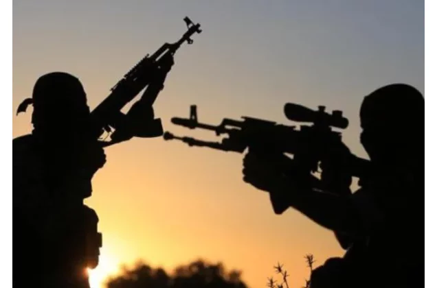 Terrorisme : voici comment les groupes armés recrutent et exploitent les jeunes en Afrique de l'Ouest