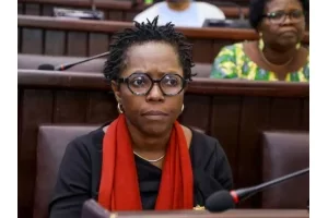 Assemblée Nationale – Révision Constitution : Natacha Kpochan justifie le rallongement du mandat des Députés 