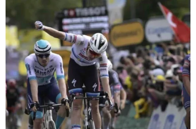 Tour de France 2025 : Tim Merlier remporte la 3è étape, marquée par des chutes, au sprint