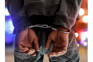 Côte d'Ivoire : arrestation d'un enfant de 14 ans pour outrage au Président de la République 