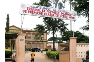 Bénin : Un chauffeur vend la voiture de son patron et écope de la prison à Porto-Novo 