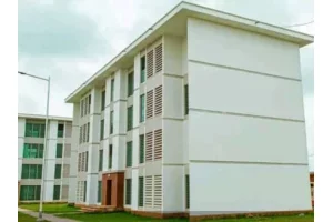 Bénin : un agent immobilier jugé à la Criet pour tentative de vente en ligne des logements sociaux de Ouèdo