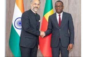 Olushegun Bakari reçoit les copies figurées des lettres de créance de l'Ambassadeur de l'Inde près le Bénin