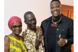 Côte d'Ivoire : ce qu'il faut savoir de la mobilisation de fonds pour offrir une maison au cinéaste Fortuné Akakpo