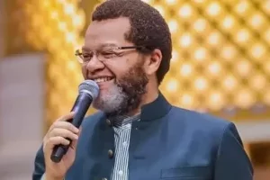 Remariage de Marcello Tunasi : une pluie de réactions des internautes, le pasteur congolais réplique
