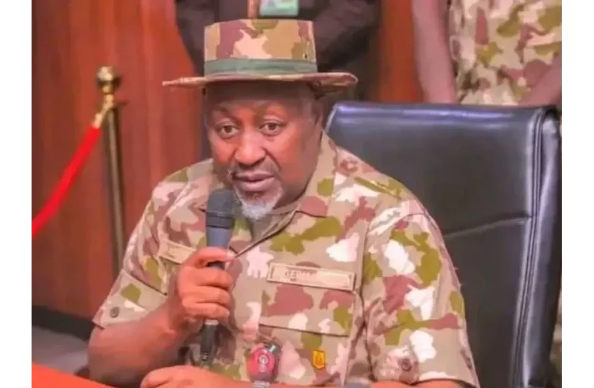 Nigéria : le ministre de la défense démissionne en pleine crise sécuritaire pour cette raison