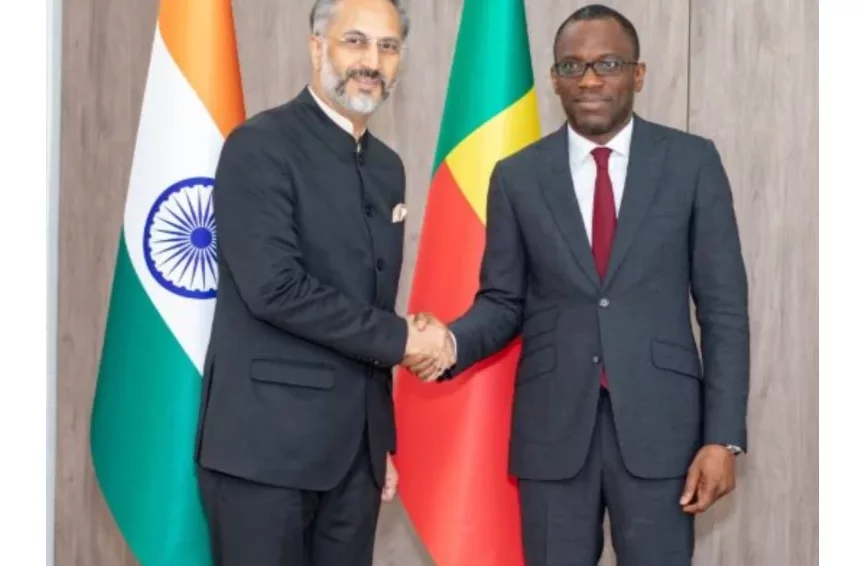 Olushegun Bakari reçoit les copies figurées des lettres de créance de l'Ambassadeur de l'Inde près le Bénin