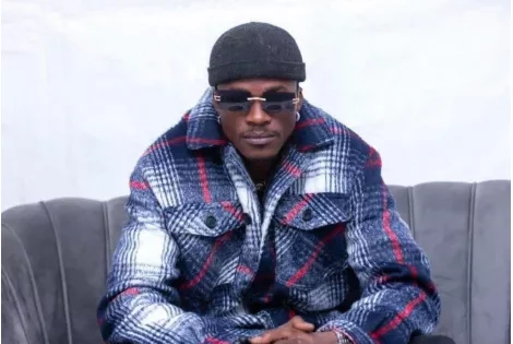 Showbiz ivoirien : l'artiste Debordo Leekunfa déposé en prison après son arrestation