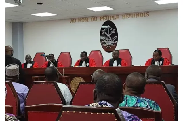 Les Démocrates en appel : la Cour suprême réagit aux commentaires après l'audience du 14 novembre 2025