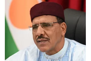 Mohamed Bazoum : la chargée d'affaires de l'UE au Niger convoquée après la résolution « exigeant » la libération de l'ancien président 