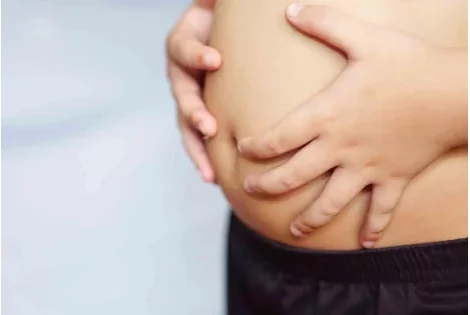 Ballonnements : 7 astuces simples et naturelles pour retrouver un ventre plat