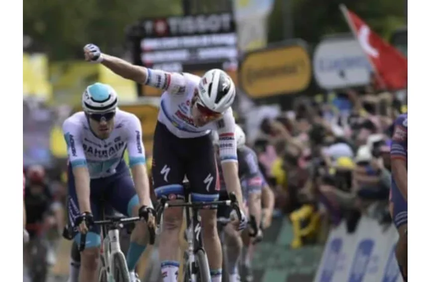 Tour de France 2025 : Tim Merlier remporte la 3è étape, marquée par des chutes, au sprint