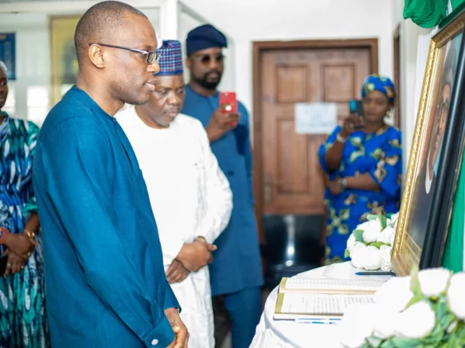 Buhari : « un grand homme d'État qui a marqué la vie (…) du Continent africain », selon le Bénin