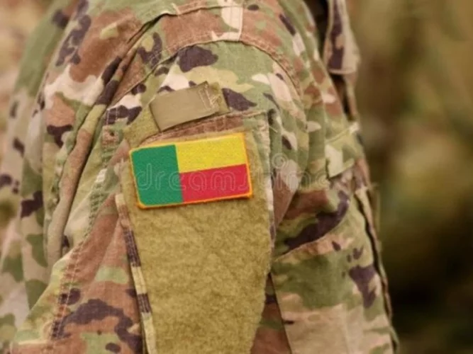 Bénin : un faux militaire condamné à 24 mois de prison ferme pour vol à l'UAC