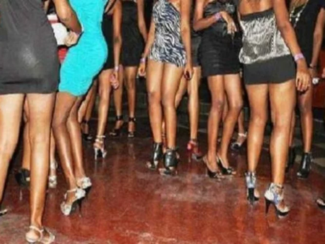 Godomey : une travailleuse du sexe échappe à une situation inquiétante près du cimetière du PK 14