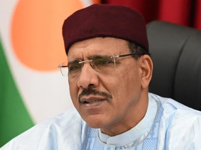 Mohamed Bazoum : la chargée d'affaires de l'UE au Niger convoquée après la résolution « exigeant » la libération de l'ancien président 