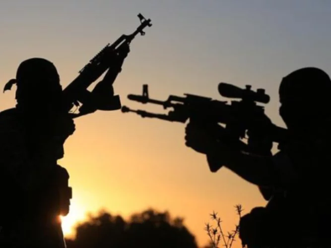 Terrorisme : voici comment les groupes armés recrutent et exploitent les jeunes en Afrique de l'Ouest