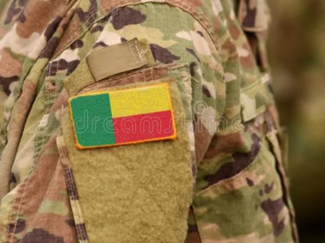 Bénin : un militaire devant la CRIET pour avoir retiré 12 millions FCFA virés par erreur sur son compte