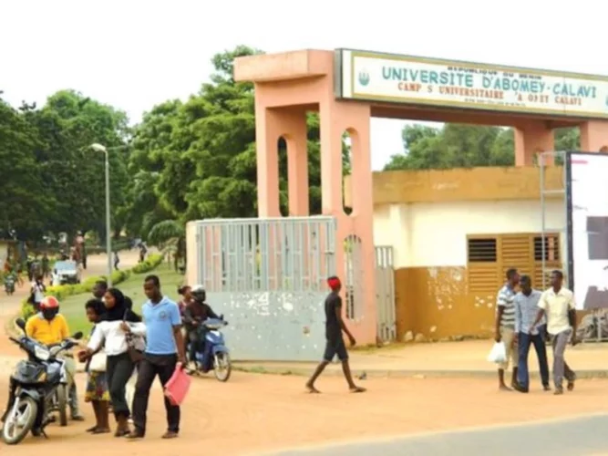 Bénin : étudiant, il est jugé à la Criet pour s'être fait passer pour un commissaire de police